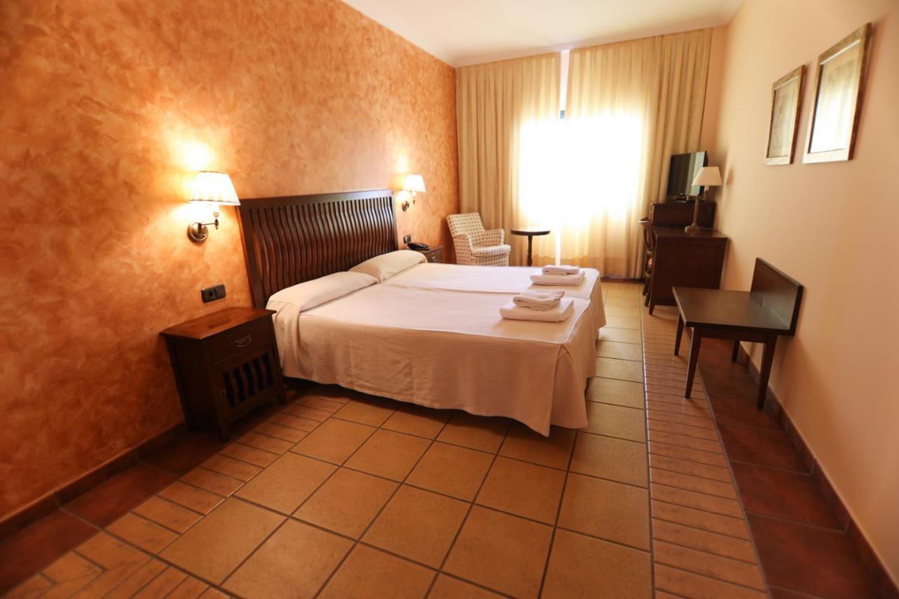 Hospedium Hotel Dona Mafalda De Castilla Plasencia Exteriör bild