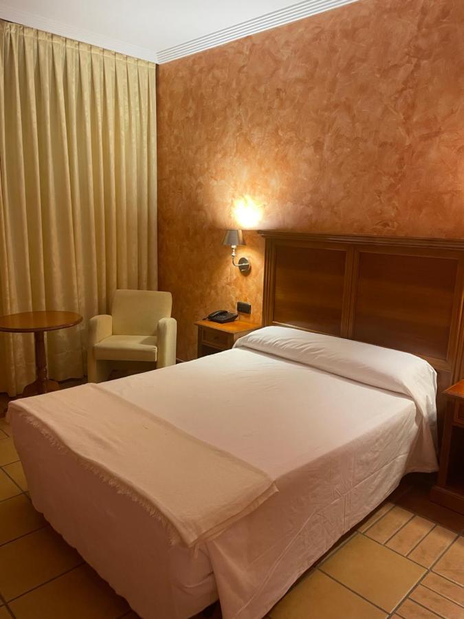 Hospedium Hotel Dona Mafalda De Castilla Plasencia Exteriör bild