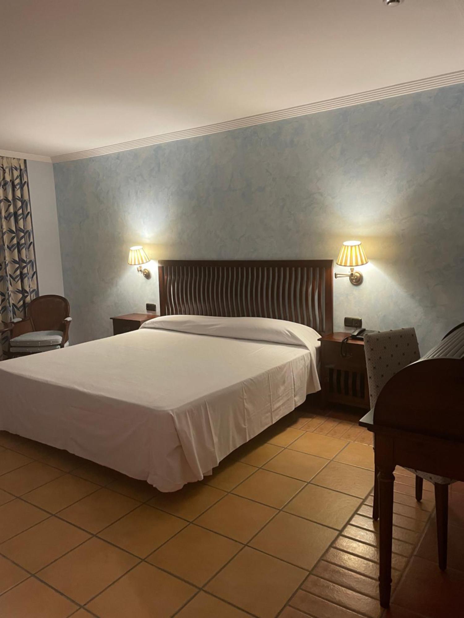 Hospedium Hotel Dona Mafalda De Castilla Plasencia Exteriör bild